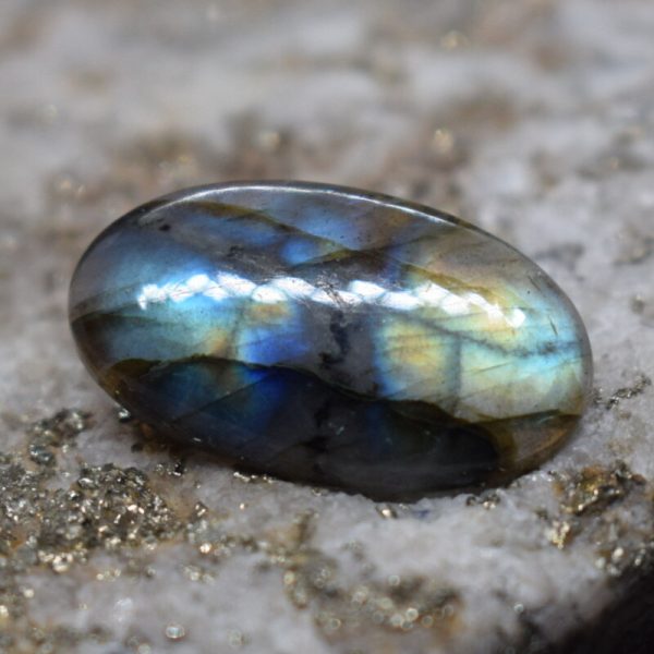 Labradorite stone 10