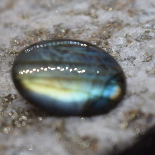 Labradorite stone 9