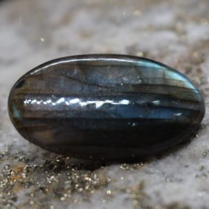 Labradorite stone 2