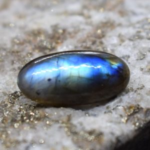 Labradorite stone 4