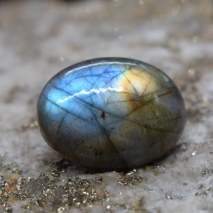 Labradorite stone 3