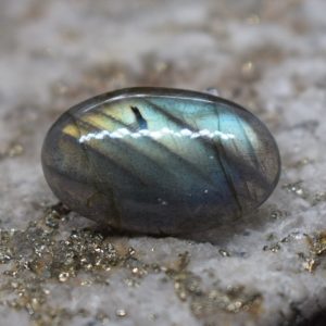 Labradorite stone 8