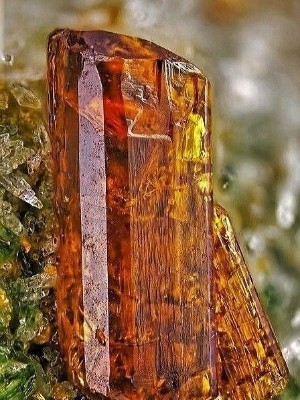 Unveiling Topaz Meanings, Properties, Benefits  November Birthstone 9