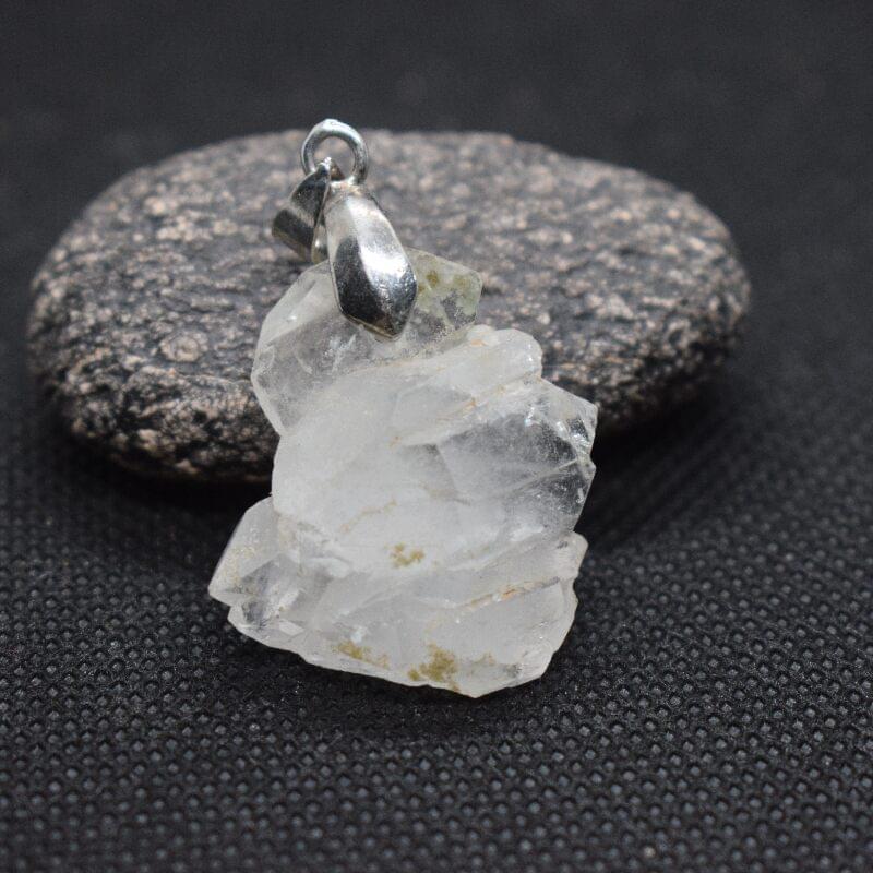 Faden Quartz pendant