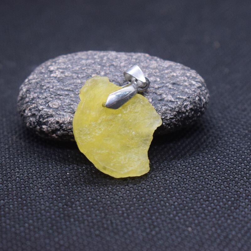 Brucite pendant